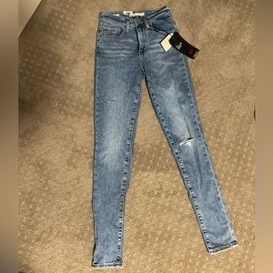 Levi’s high rise skinny women’s size 24 denim jeans.